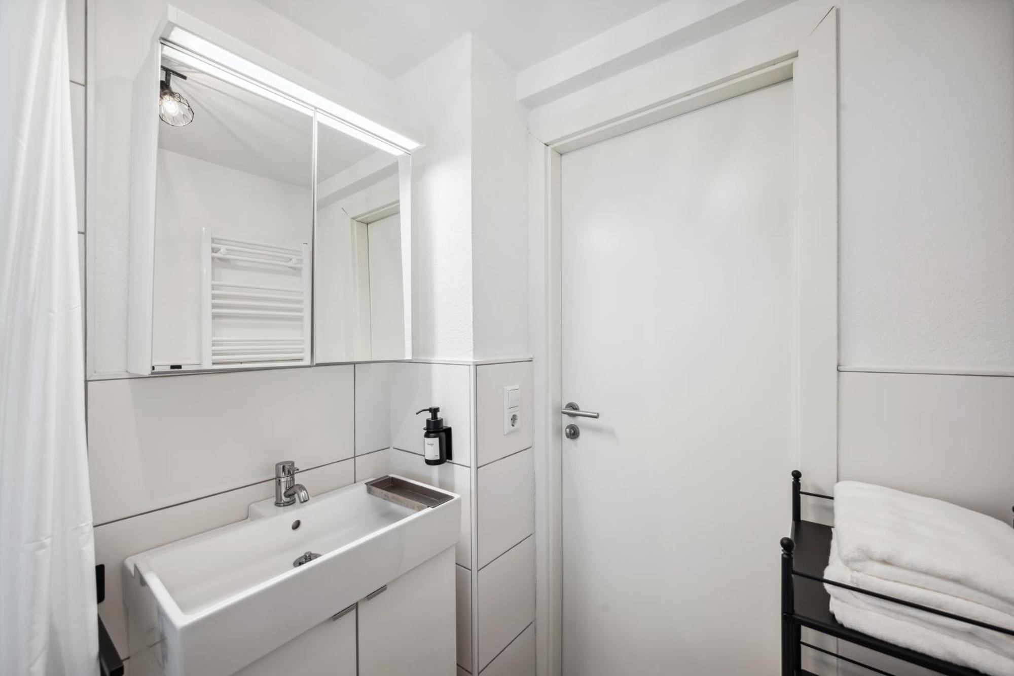 Malu - Ruhige Lage, Erdgeschoss, Smarttv, Netflix, 24h Checkin, Apartment Ludwigsburg